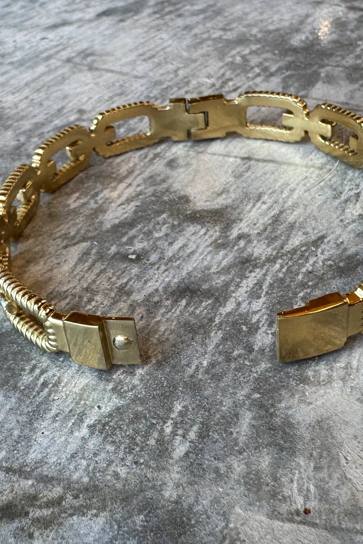DIAMOND FRAME BANGLE